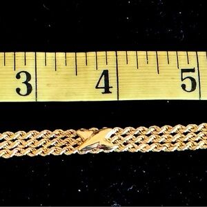 Elegant Gold Chain Bracelet